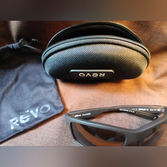Revo - Picture 11 of 12